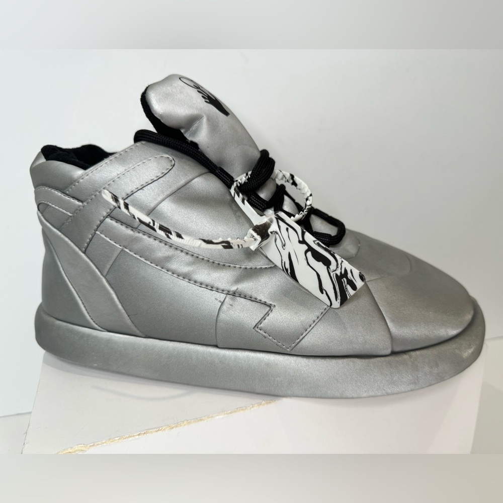 OFF-WHITE Bump Sneaker in Silver and black Size 42 EU, 12 US Womens